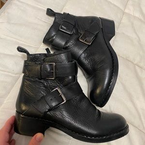 Kenneth Cole Gentle Souls leather moto ankle boots booties fall boots size 6 EUC